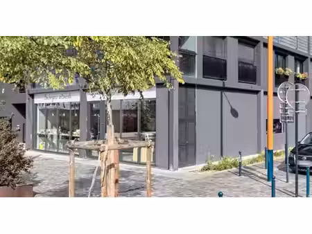 location commerce pantin 93500 172m²