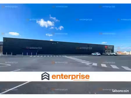 local commercial 1 400 m²