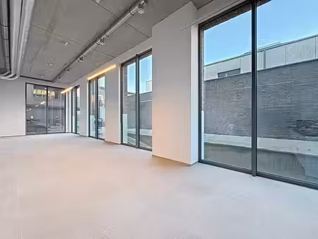 nouvel immeuble de bureaux à proximité de l'e19