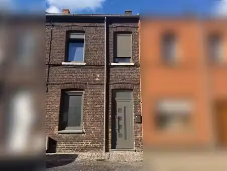 bonne maison de 2 chambres avec terrasse et jardin