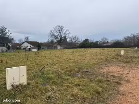 terrain 663 m² vendat