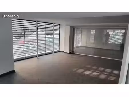 local commercial 148 m² paris