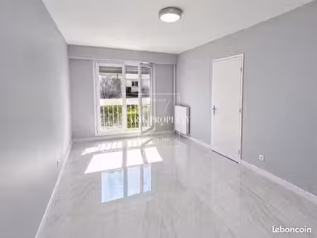 studio 1 pièce 28 m²