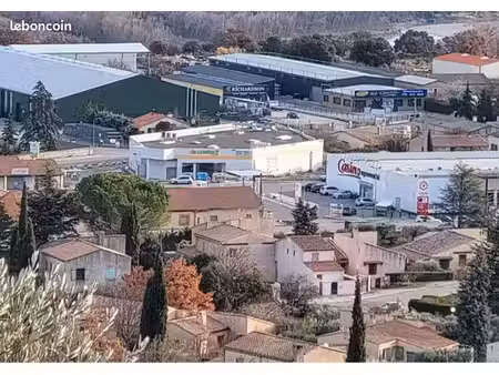 à louer 1300 m2 commercial