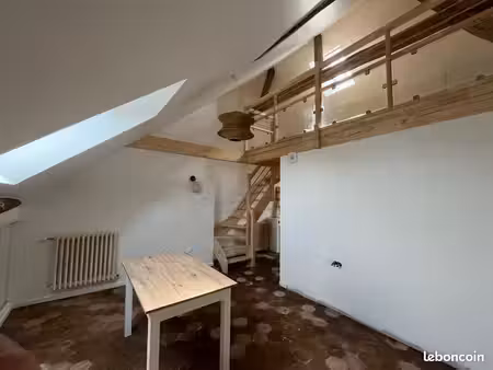 a louer meublé – 2 pièces + mezzanine – 29m² carrès  43m² au sol