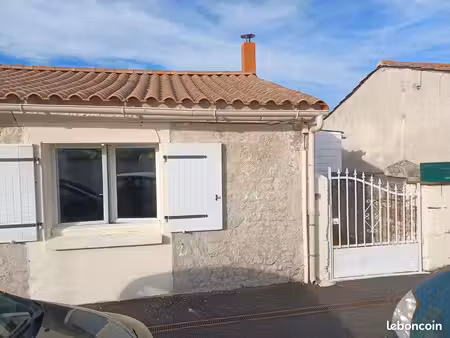 location petite maison plein pied cave atelier jardin parking attenant  centre ville