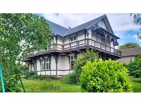 maison de luxe à vendre dans le quartier pasteur