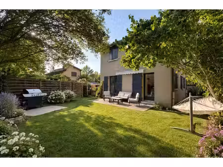 belle maison rénovée de 80 m² - cave de 45 m² sur terrain de 300 m² - francheville-le-bas