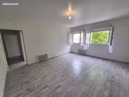 charleville: appatement résidence + box fermé