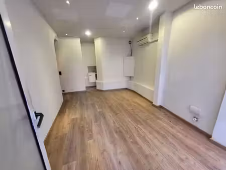 local commercial centre ville