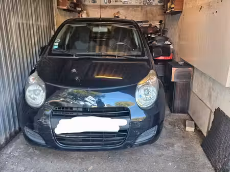 box fermé avec électricité + rangements – le plessis-trévise