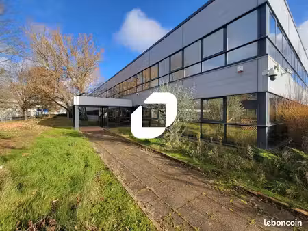local d'activité 1 398 m²