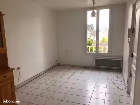 studio f1 21m2 st leu proche gare centre ville commerces