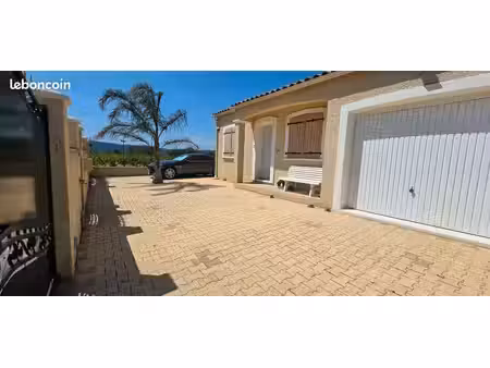 vente villa avec piscine et garage prête à vivre