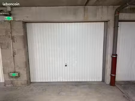garage fermé 17m2 bourran résidence
