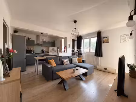 appartement t3 place de parking et balcon