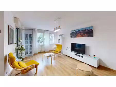 lyon 7e - spacieux t4 de 96 m² avec balcon