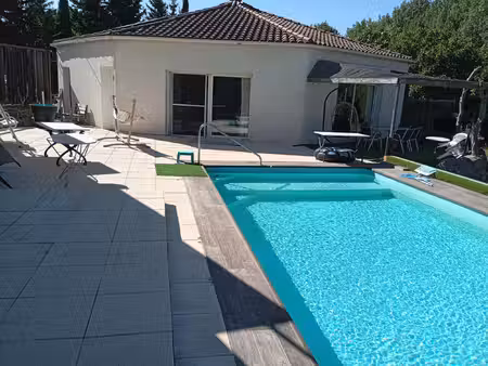 maison de plain-pied de168m2 avec piscine jardin arboree et