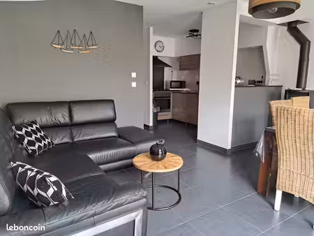 a vendre 200 m de la plage un lot de 3 maisons plus un appartement en duplexe