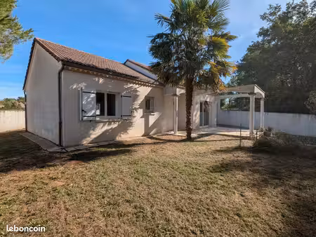 maison de plain pied avec terrain clos - ussac