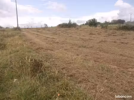 850 m2 de terrain plat chemin d acces . palise 25870