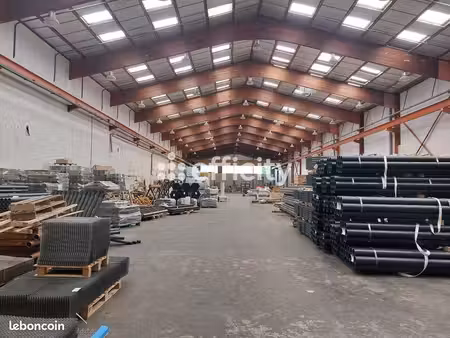 local d'activité 1 600 m²