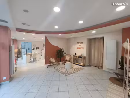 très belle surface commerciale de 68 m²