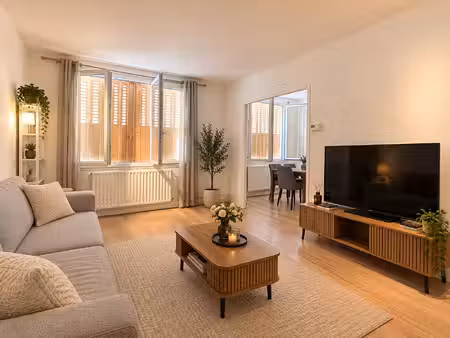 appartement 4 pièce(s)  62.40 m2