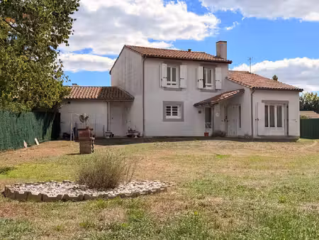 maison familiale 100 m2 avec 3 chambres  garage et terrain