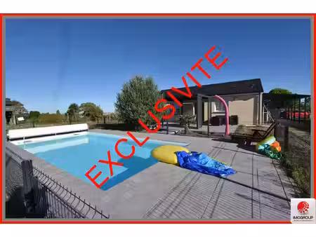 plain pied avec piscine et terrain de 7500 m2