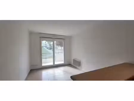 appartement f2 avec terrasse et parking !