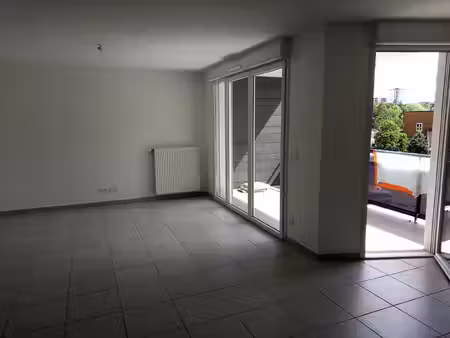 saint egreve t3 + 2 balcons + garage