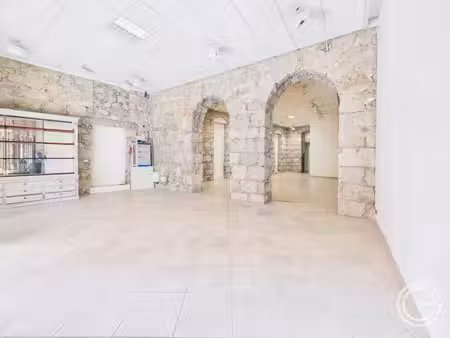 location commerce 160m²