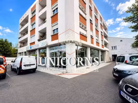location commerce 360m²