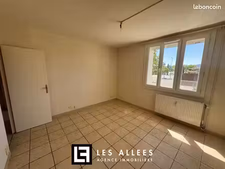 studio 1 pièce 27 m²