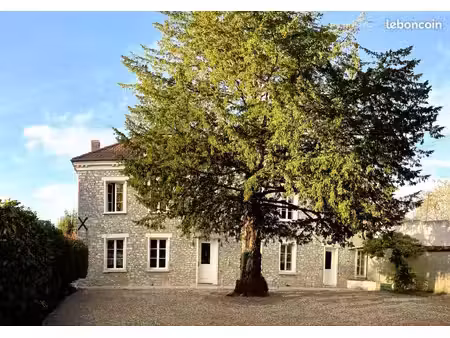 maison de charme 19ème sur 1673 m² de terrain clôt  située entre vernon et evreux  à 10 mn