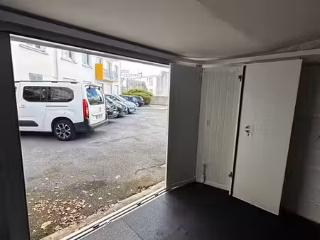 garage fermé 22 m² – brest – porte récente avec portillon