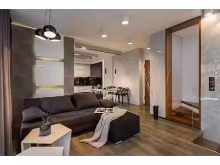 *charmant 3 pièces avec loggia face à la marina*