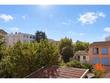 grand t2bis de 61 m² au calme - centre croix-rousse (dpe : d)
