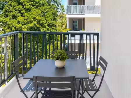 t2 lumineux avec balcon et garage