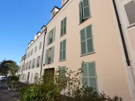 appartement 2 pièces en centre-ville de rambouillet  parking et