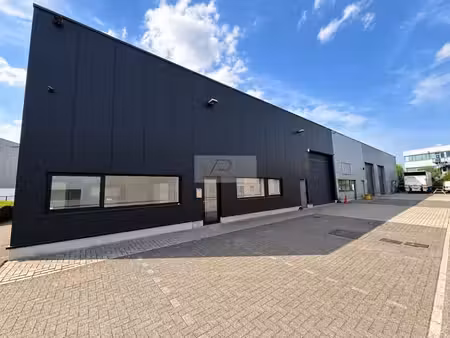 unité kmo entièrement aménagée avec aménagement alimentai...