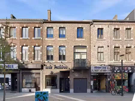 ruim handelspand met uitzonderlijk grote woonst op toploc...