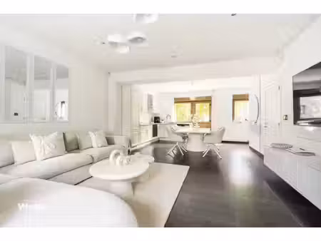 belle et lumineuse maison avec espace extérieur