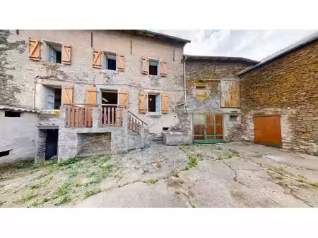 maison de 80 m² avec une grange à rénover