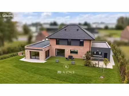 maison 8 pièces 196 m²
