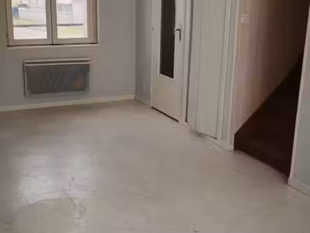 centre de vernantes 49390 t2 duplex avec parking sécurisé