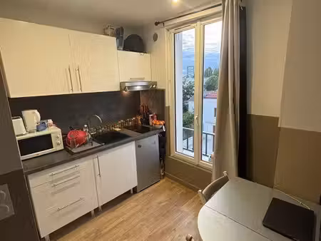 studio 20m2 meublé étudiant uniquement