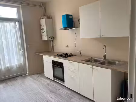 t3 rénové 61 m² avec extérieur – vénissieux – 990 cc