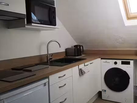location studio meublé 800 euros c. comprises